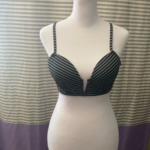 Xhilaration Black and White Bralette w/ Spaghetti Straps & Bust Detail sz Small